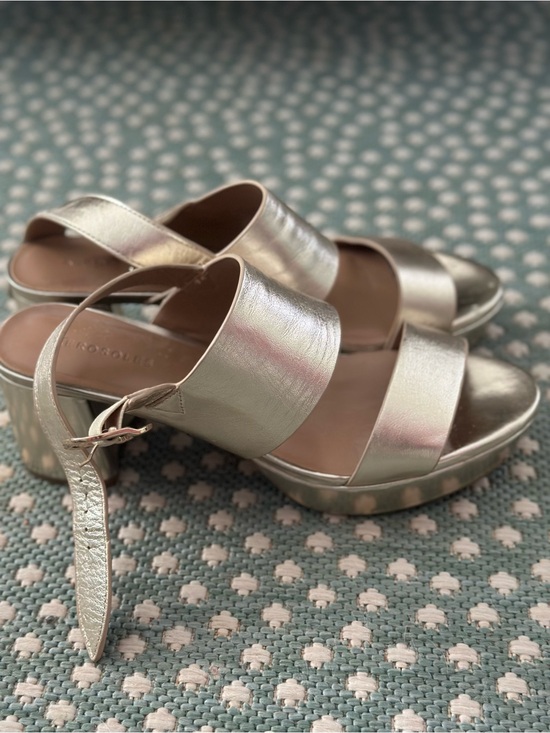AEROSOLES Other - AEROSOLES Camera Platform Sandals in gold metallic leather
Size 10.5 wide